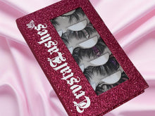 Cargar imagen en el visor de la galería, Hello Kitty Lover - Lash Book
