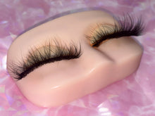 Lade das Bild in den Galerie-Viewer, Sabrina
