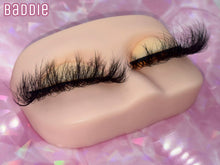 Lade das Bild in den Galerie-Viewer, Baddie
