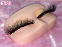 Lade das Bild in den Galerie-Viewer, Rose
