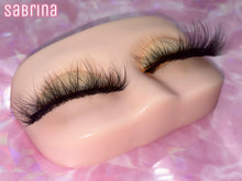Lade das Bild in den Galerie-Viewer, Sabrina
