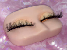 Lade das Bild in den Galerie-Viewer, Feather
