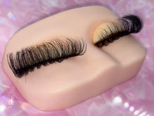 Lade das Bild in den Galerie-Viewer, Delilah
