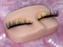 Lade das Bild in den Galerie-Viewer, Feather
