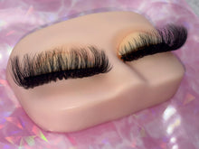 Lade das Bild in den Galerie-Viewer, High Maintenance
