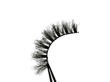 Lade das Bild in den Galerie-Viewer, Showgirl
