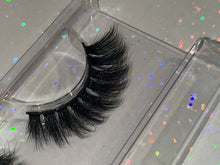 Lade das Bild in den Galerie-Viewer, Main Attraction
