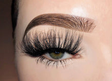 Lade das Bild in den Galerie-Viewer, After Hours
