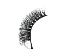 Lade das Bild in den Galerie-Viewer, Delilah
